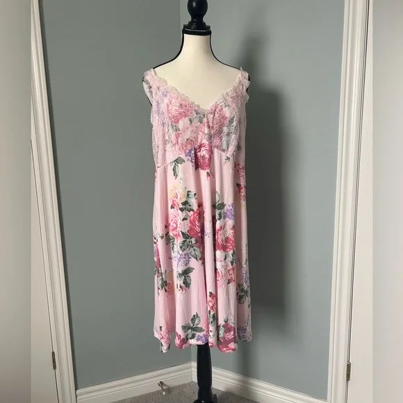 🌸NWOT🌸 Flora Nikrooz Pink Lace Chemise - Picture 1 of 6